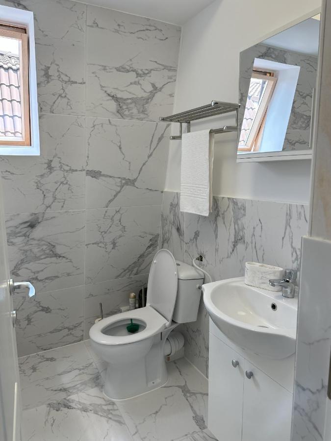 Elisio - Maple House Apartment Ghimbav Ngoại thất bức ảnh